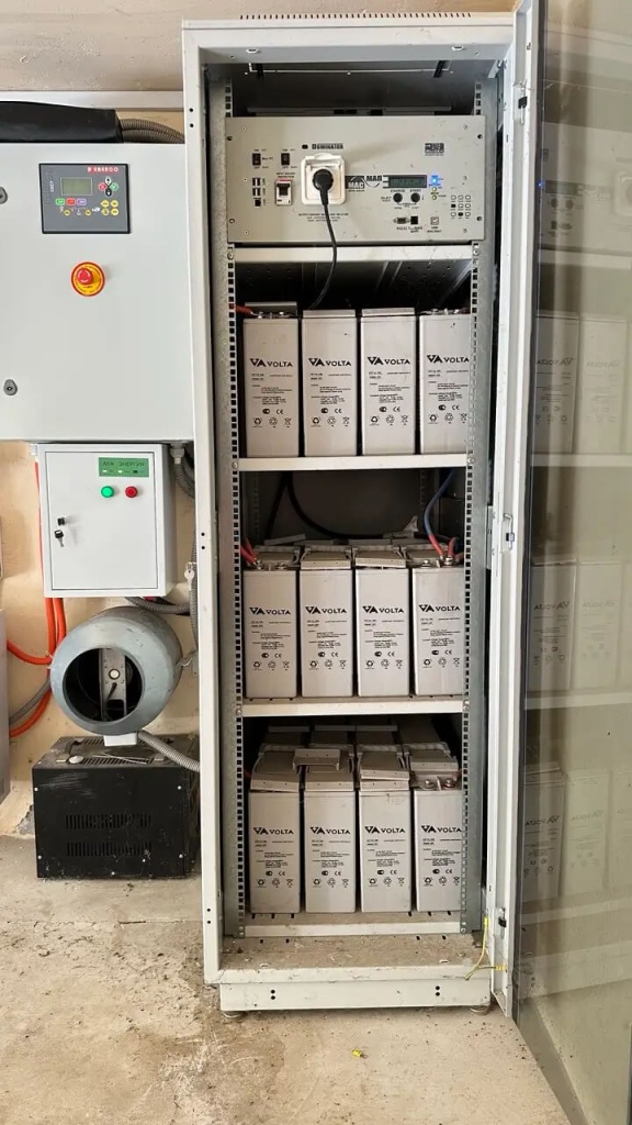 Шкаф ИБП с аккумуляторами Volta.jpg